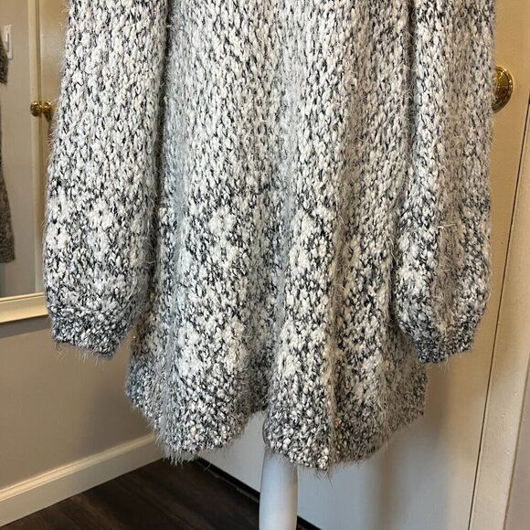 NWT BB Dakota White & Gray Open Front Knit Eyelash Cardigan, Size Medium - Picture 14 of 16